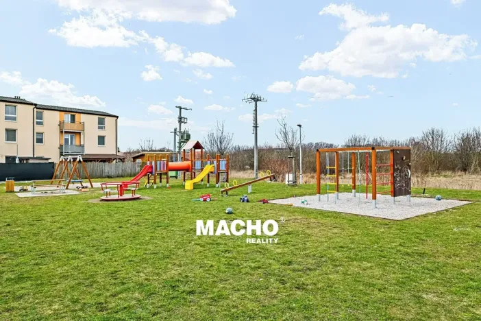 Prodej bytu 3+kk, Hostouň, U Tvrze, 70 m2