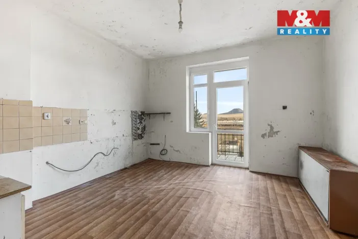 Prodej obchodního prostoru, Louny, Husova, 744 m2