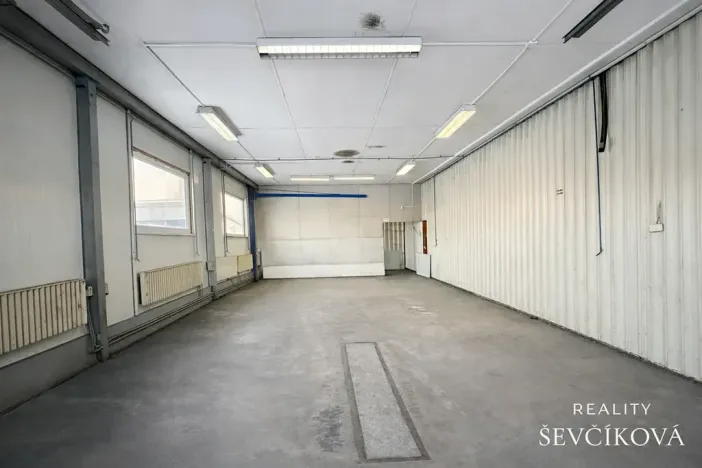 Pronájem skladu, Hradec Králové, Vlčkovická, 100 m2