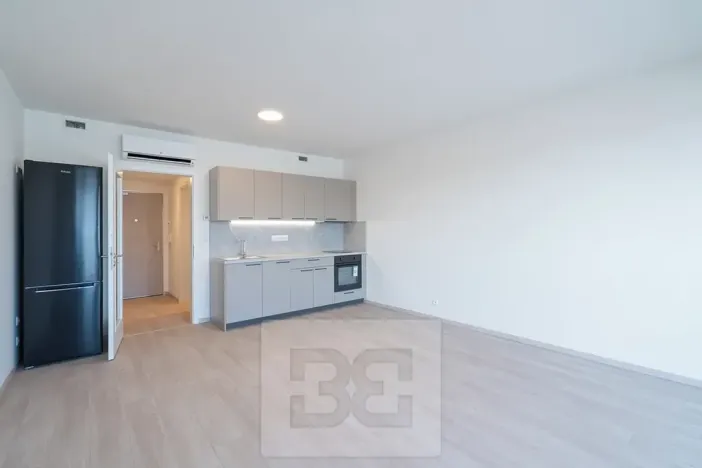 Pronájem bytu 1+kk, Praha - Hloubětín, Poděbradská, 32 m2
