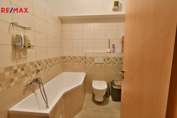 Pronájem bytu 1+kk, Hradec Králové - Třebeš, Svatojánská, 30 m2