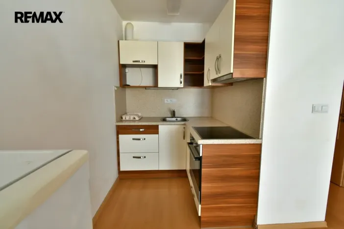 Pronájem bytu 1+kk, Hradec Králové - Třebeš, Svatojánská, 30 m2