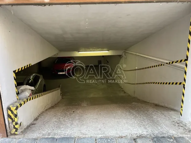Pronájem garážového stání, Praha, Krymská, 12 m2