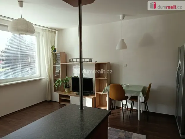 Pronájem bytu 2+kk, Praha - Modřany, Urbánkova, 43 m2