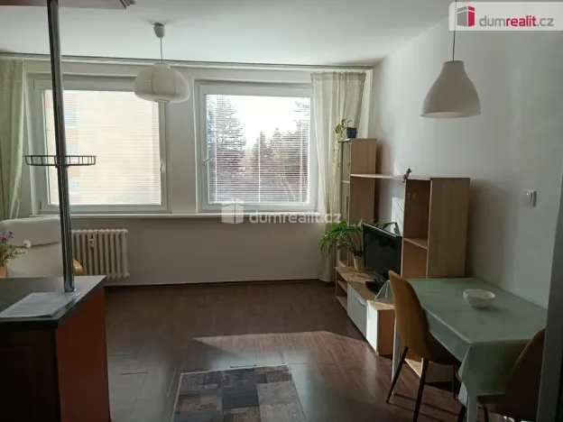Pronájem bytu 2+kk, Praha - Modřany, Urbánkova, 43 m2