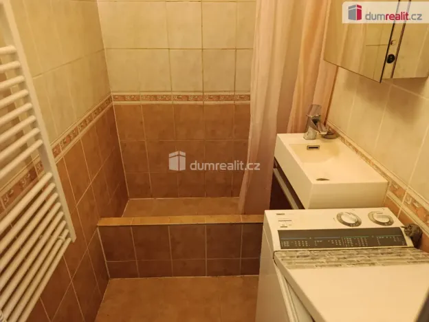 Pronájem bytu 2+kk, Praha - Modřany, Urbánkova, 43 m2