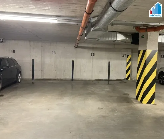 Pronájem garážového stání, Plzeň, Diamantová, 12 m2