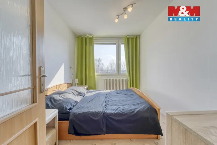 Prodej bytu 2+kk, Žebrák, Sídliště, 39 m2