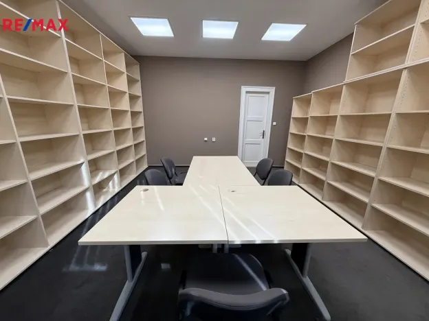 Pronájem kanceláře, Ostrava - Slezská Ostrava, náměstí Jurije Gagarina, 165 m2