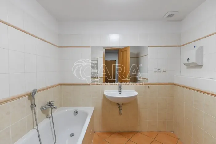 Pronájem kanceláře, Praha - Nové Město, Spálená, 127 m2