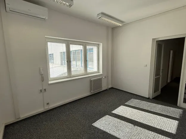 Pronájem kanceláře, Vsetín, Dolní náměstí, 194 m2