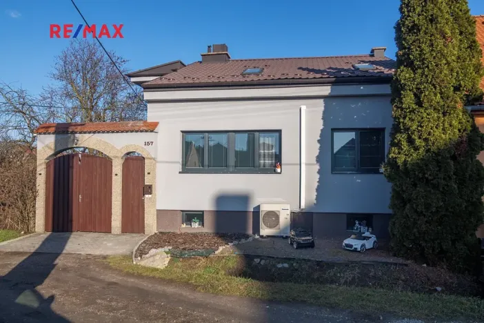 Prodej rodinného domu, Milovice, 249 m2
