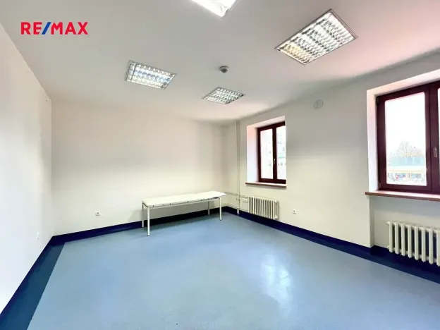 Pronájem kanceláře, Kyjov, Masarykovo náměstí, 21 m2