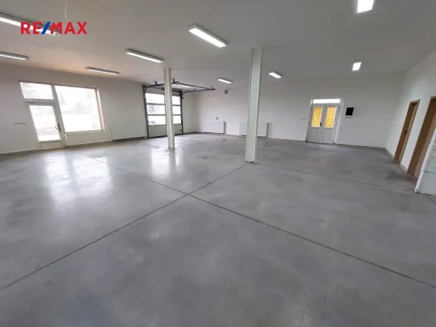 Pronájem obchodního prostoru, Slavkov u Brna, 200 m2