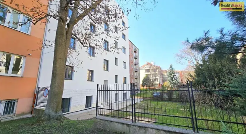 Pronájem bytu 2+kk, Praha - Vršovice, Ukrajinská, 49 m2