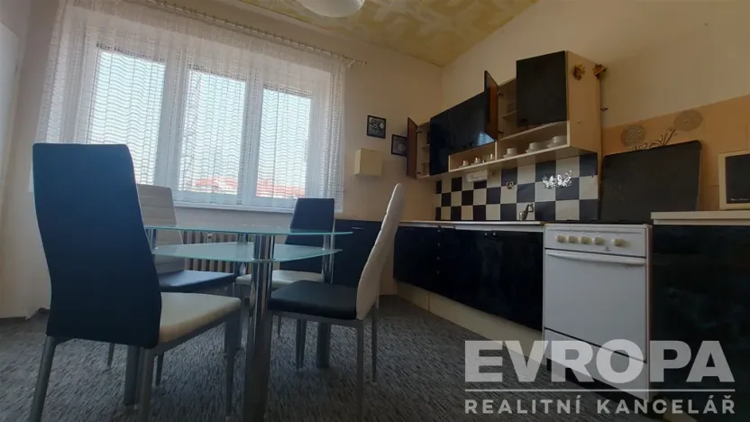 Pronájem bytu 2+1, Praha - Kobylisy, Kobyliské náměstí, 66 m2