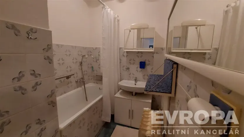 Pronájem bytu 2+1, Praha - Kobylisy, Kobyliské náměstí, 66 m2