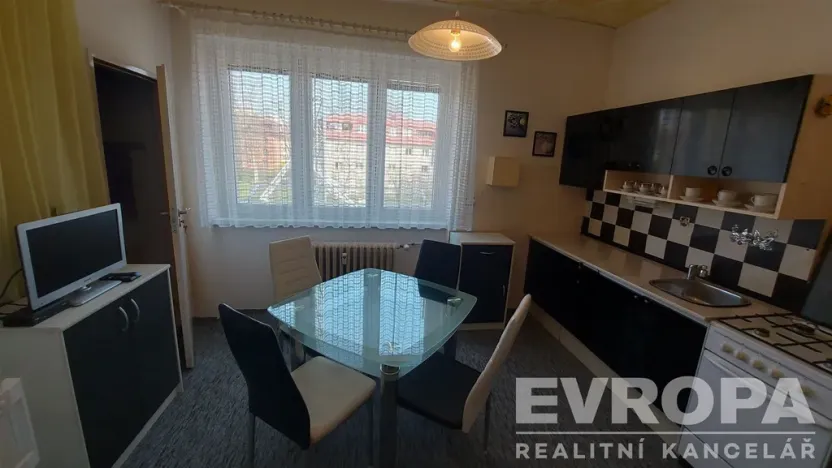 Pronájem bytu 2+1, Praha - Kobylisy, Kobyliské náměstí, 66 m2