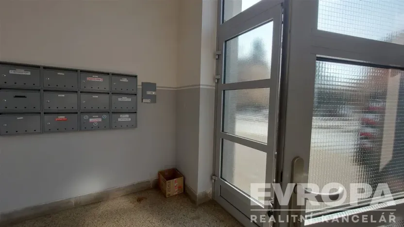 Pronájem bytu 2+1, Praha - Kobylisy, Kobyliské náměstí, 66 m2