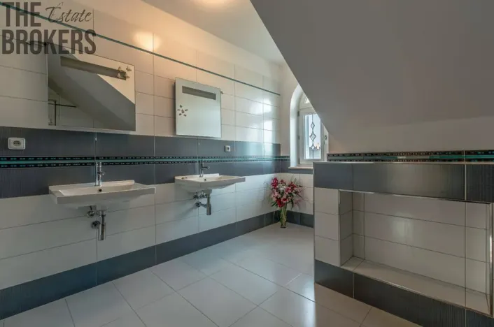 Prodej rodinného domu, Praha - Dolní Měcholupy, U přejezdu, 359 m2