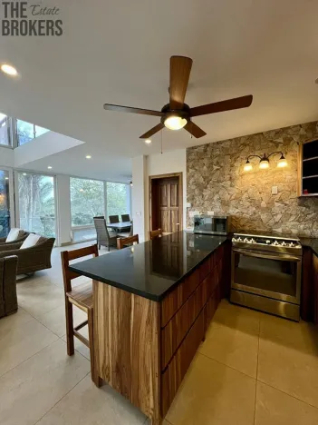 Prodej rodinného domu, Coxen Hole, Roatán, Honduras, 325 m2