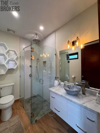 Prodej bytu 3+1, Coxen Hole, Roatán, Honduras, 139 m2