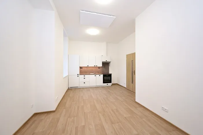 Pronájem bytu 1+kk, Praha - Holešovice, Komunardů, 32 m2