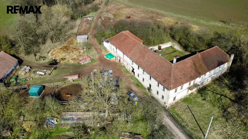 Prodej zemědělské usedlosti, Hluboké Dvory, 951 m2