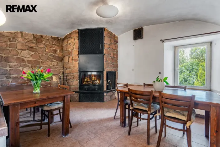 Prodej zemědělské usedlosti, Hluboké Dvory, 951 m2