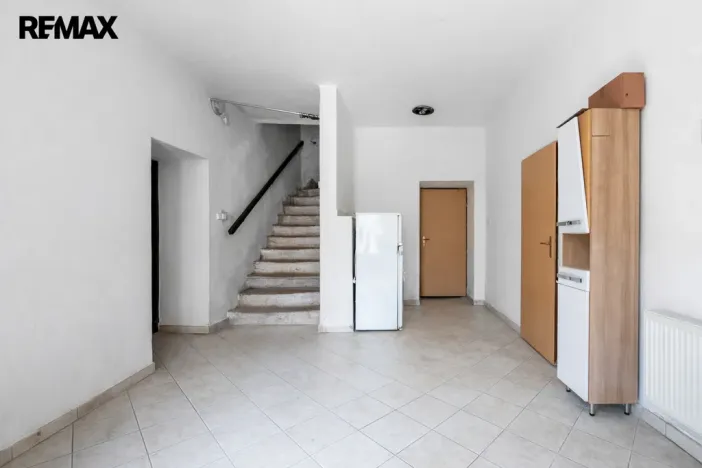 Prodej zemědělské usedlosti, Hluboké Dvory, 951 m2