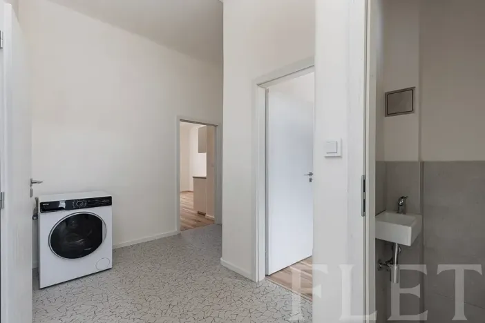 Prodej bytu 2+kk, Praha - Holešovice, U vody, 45 m2
