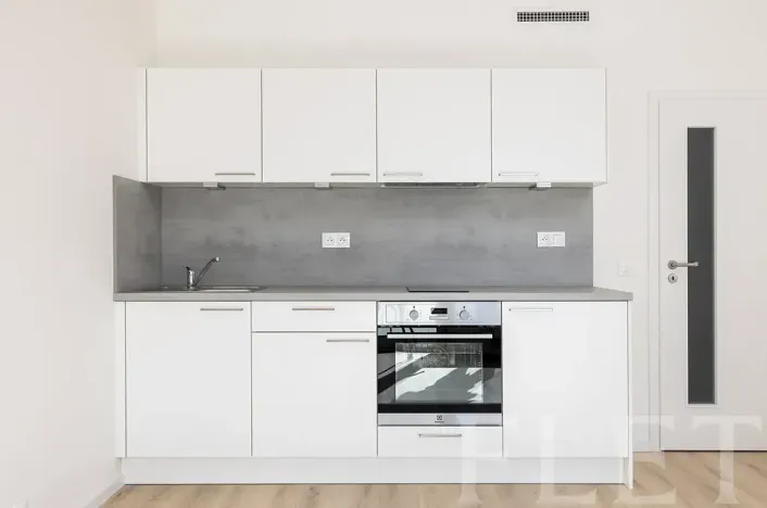 Pronájem bytu 1+kk, Praha - Hloubětín, Kolbenova, 35 m2