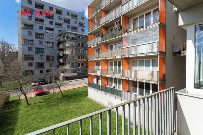 Pronájem bytu 2+kk, Praha - Strašnice, Názovská, 52 m2