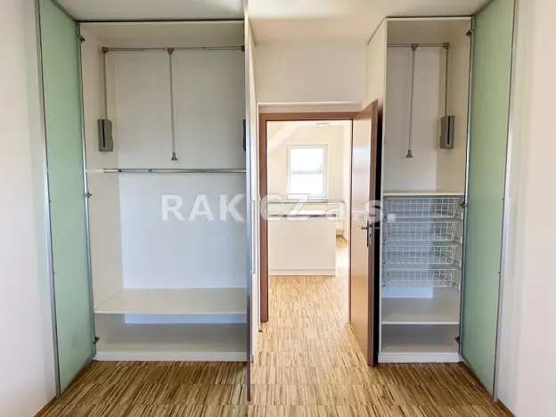 Prodej bytu 3+kk, Šestajovice, Revoluční, 74 m2