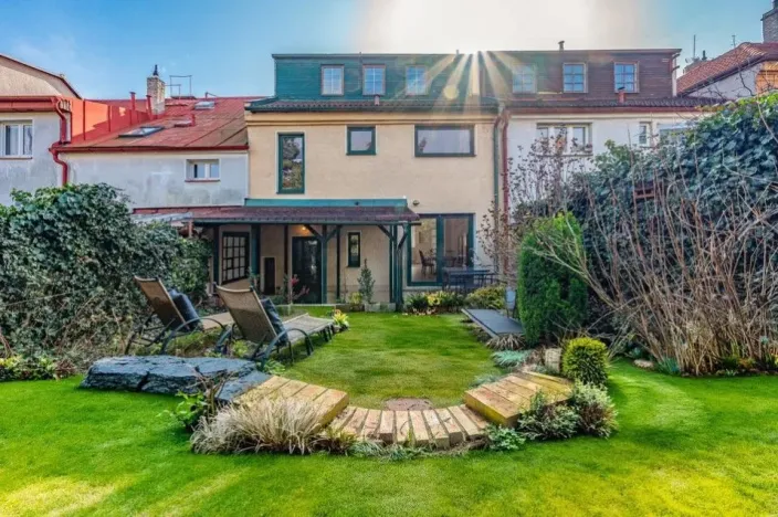 Pronájem rodinného domu, Praha - Kobylisy, Sedlecká, 200 m2