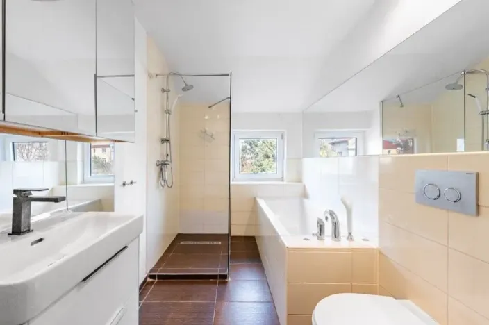 Pronájem rodinného domu, Praha - Kobylisy, Sedlecká, 200 m2