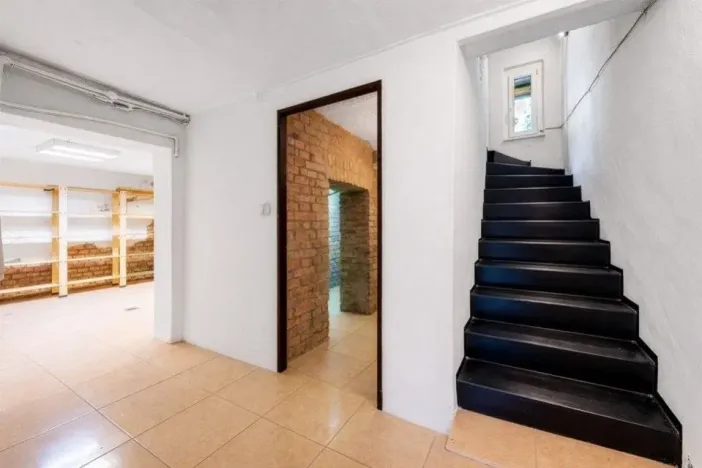 Pronájem rodinného domu, Praha - Kobylisy, Sedlecká, 200 m2