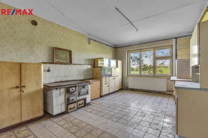 Prodej rodinného domu, Bašnice, 864 m2