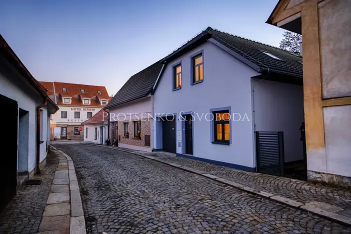 Prodej rodinného domu, Kamenice nad Lipou, nám. Husovo, 210 m2