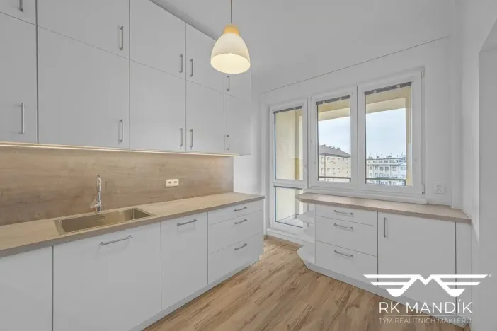 Pronájem bytu 2+kk, Praha - Kobylisy, Kobyliské náměstí, 56 m2