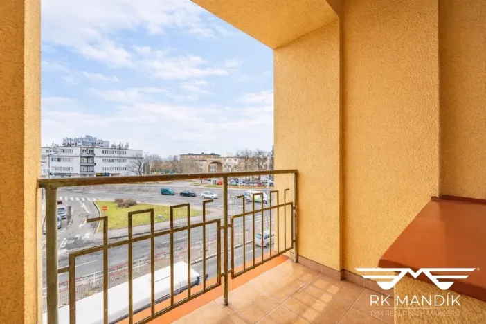 Pronájem bytu 2+kk, Praha - Kobylisy, Kobyliské náměstí, 56 m2