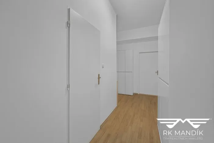 Pronájem bytu 2+kk, Praha - Kobylisy, Kobyliské náměstí, 56 m2