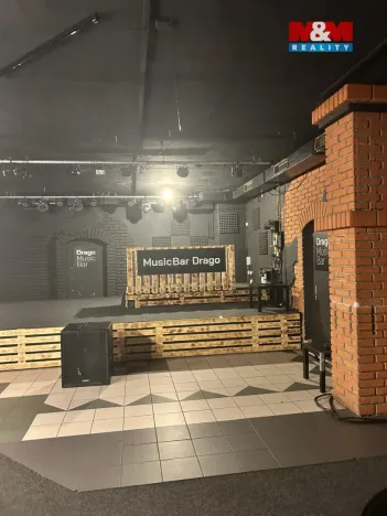 Pronájem obchodního prostoru, Kopřivnice, Smetanova, 582 m2