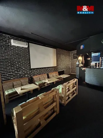 Pronájem obchodního prostoru, Kopřivnice, Smetanova, 582 m2