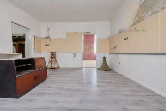 Prodej vícegeneračního domu, Kostelec nad Labem, nám. Komenského, 120 m2