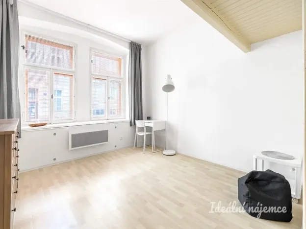 Pronájem bytu 1+1, Praha - Vršovice, Sevastopolská, 43 m2