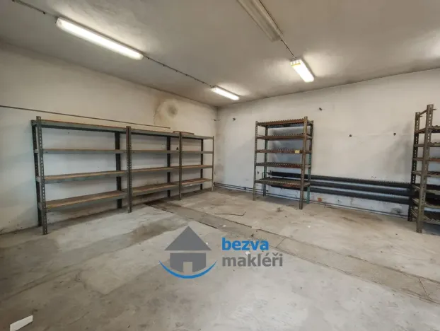 Pronájem skladu, Skuteč, Husova, 63 m2