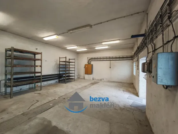 Pronájem skladu, Skuteč, Husova, 63 m2