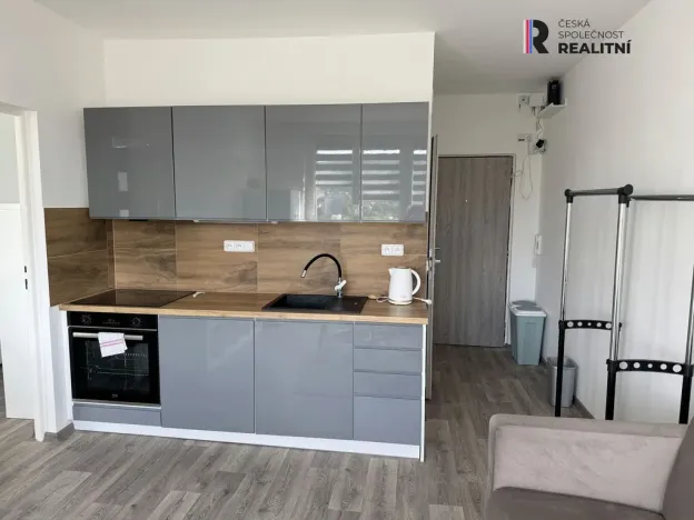 Pronájem bytu 1+1, Karlovy Vary - Bohatice, Kpt. Nálepky, 35 m2