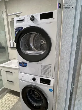 Pronájem bytu 1+1, Karlovy Vary - Bohatice, Kpt. Nálepky, 35 m2